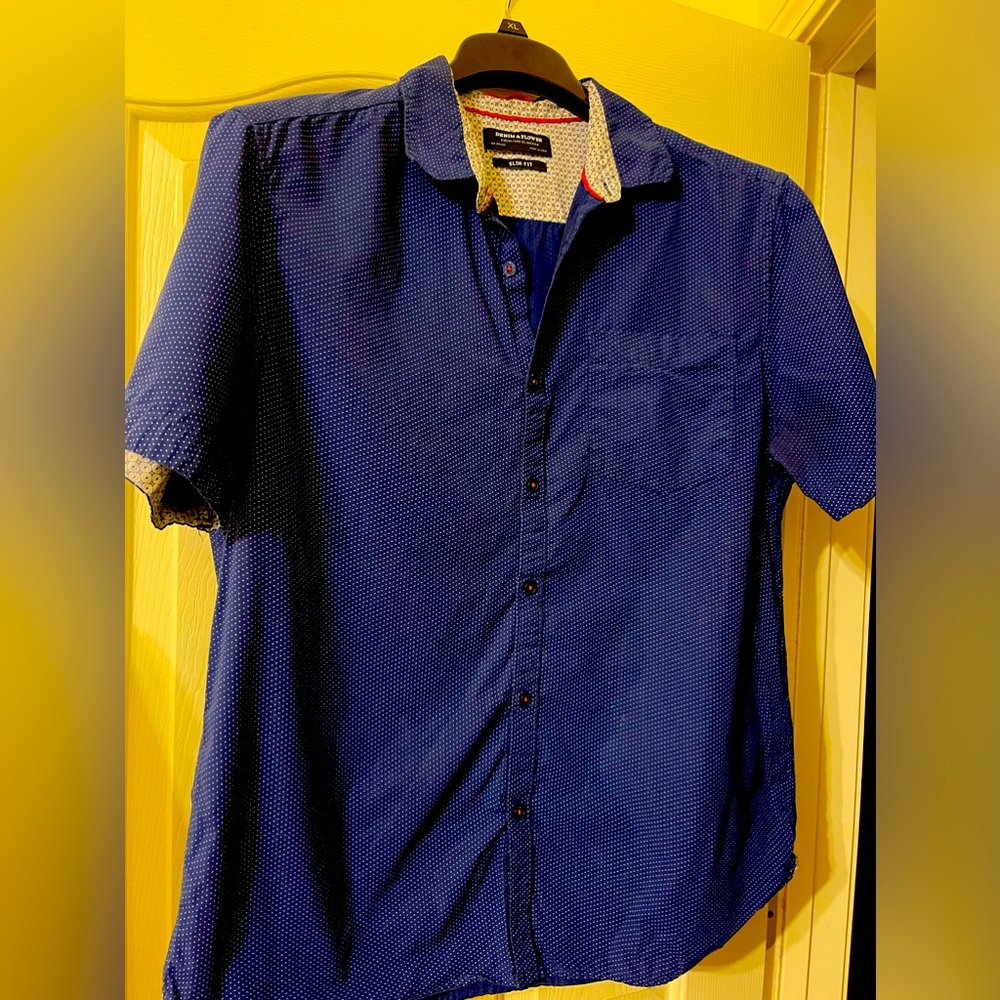 Denim & Flower Man’s shirt. Short sleeves.XL. Slim fit.28” neck to tail
